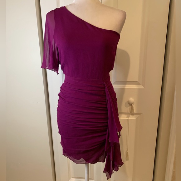 ALICE + OLIVIA: Marcia One Shoulder Dress - Picture 4 of 9